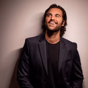 Interview: See Multihyphenate Actor JUAN PABLO DI PACE: LIVE! at 54 Below