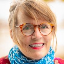 The Roches' Terre Roche Shares New Song 'Kin Ya See That Sun'