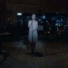 Video: Ariana Grande Shares Live Version of 'Santa Tell Me'
