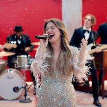 Kelly Clarkson Will Headline the Show Open for Netflix’s NFL Christmas Gameday