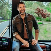 Josh Turner Releases 'Somewhere With Her' Off New Album