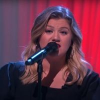 VIDEO: Kelly Clarkson Performs 'It's Beginning To Look A Lot Like Christmas' Video