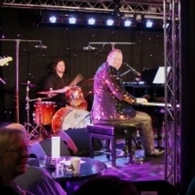 BWW Review: UNDER THE MILKY WAY: TREVOR JONES SINGS THE GREAT AUSTRALIAN SONGBOOK at Downstairs At The Maj