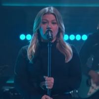 VIDEO: Kelly Clarkson Covers 'Torn' Video