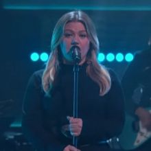 VIDEO: Kelly Clarkson Covers 'Torn'