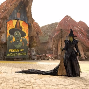 Videos: Catch Up with Elphaba and Glinda in New WICKED: FOR GOOD Featurettes