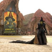 Videos: Catch Up with Elphaba and Glinda in New WICKED: FOR GOOD Featurettes