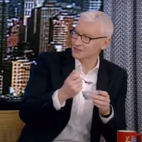 VIDEO: Anderson Cooper Tries Dippin' Dots for the First Time on LIVE WITH KELLY AND… Video