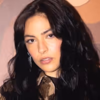 VIDEO: Carmen Deleon Unveils New Video 'Bésame Bonito'
