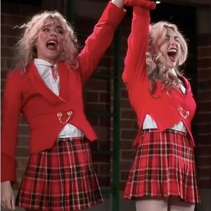 Video: Peyton List Gets Her HEATHERS Scrunchie as She Begins Rehearsals