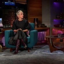 VIDEO: Annie Mumolo & Kristen Wiig Began Acting as Extras