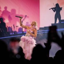 Photos: Carrie Underwood Takes Final Bows in 'REFLECTION' Las Vegas Residency