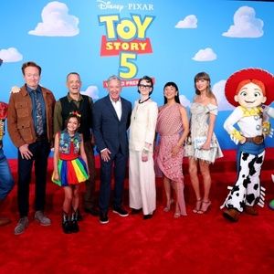 Taylor Swift y Randy Newman conmueven en la premiere mundial de TOY STORY 5