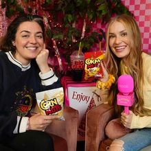 Video: Original HEATHERS Stars Barrett Wilbert Weed & Elle McLemore Reunite on Podcas