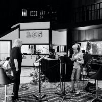 Barry Gibb & Dolly Parton Collaborate on 'Words'