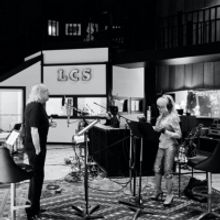Barry Gibb & Dolly Parton Collaborate on 'Words'