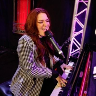 BWW Feature: SARAH HESTER ROSS MUSIC AND COMEDY Rocks Notoriety Live