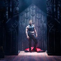 Review: DRACULA - A COMEDY OF TERRORS at English Theatre Frankfurt