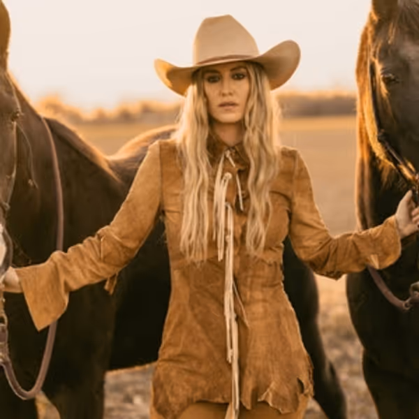 Video: Lainey Wilson Performs '4x4xU' on THE TONIGHT SHOW Photo