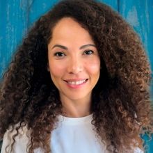 Ela Ruiz se incorpora a MAMMA MIA! como Tanya