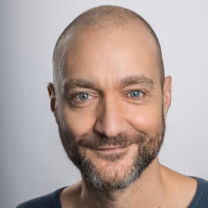 Guest Blog: “Panto is Hamlet in a Nappy": Actor Justin Brett on Being Serious About…