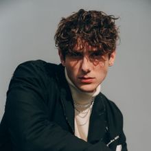 JVKE Debuts First New Single of the Year 'Pretty'