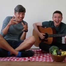 Join Poet Simon Mole and Musician Gecko's Socially Distanced Poetry Picnic