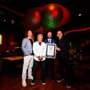 Jeff Wayne's THE WAR OF THE WORLDS Sets Guinness World Record For Longest-Running…