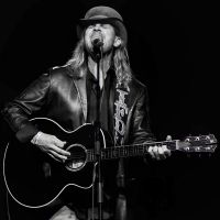 8 Track Entertainment's Ira Dean Celebrates Three iTunes Chart-Topping Tracks