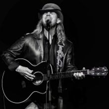 8 Track Entertainment's Ira Dean Celebrates Three iTunes Chart-Topping Tracks