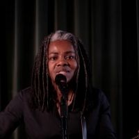 VIDEO: Tracy Chapman Performs 'Talkin' 'Bout a Revolution' on LATE NIGHT WITH SETH… Video