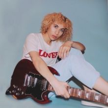 Lani Renaldo Releases New Single "Trainwreck"