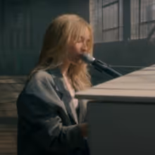 VIDEO: Sabrina Carpenter Performs 'Skin' on THE LATE LATE SHOW
