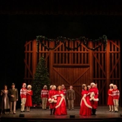 BWW Review: IRVING BERLIN'S WHITE CHRISTMAS THE MUSICAL at Berkshire Theatre Group Helps to Make the Season Merry and Bright.