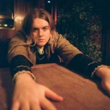 Oscar Lang Shares New Single & Video for 'Stuck'