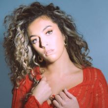 Eloise Viola Releases Title Track of Debut Album 'Glasshouse'