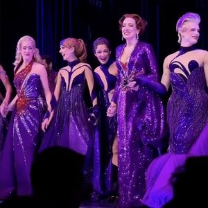 Video: Dee Roscioli Debuts as 'Helen Sharp' in DEATH BECOMES HER