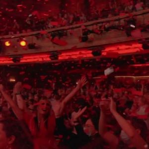 VIDEO: Inside the Sing-a-Long Performance of MOULIN ROUGE! in Australia