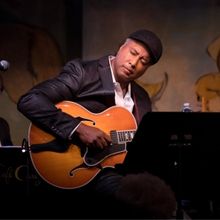 Café Carlyle Announces Return Of Bernie Williams This April