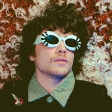 Roe Kapara Shares Alt-Rock Anthem 'Glorious Day'