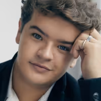 Wake Up With BWW 5/26: Gaten Matarazzo in DEAR EVAN HANSEN, and More!
