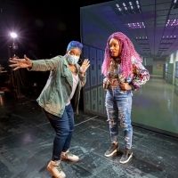 BWW Review: I HATE IT HERE at Goodman Theatre