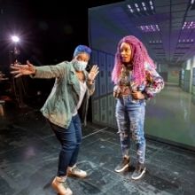 BWW Review: I HATE IT HERE at Goodman Theatre