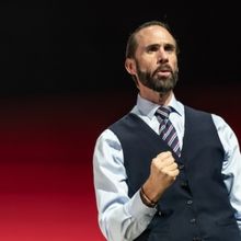 Review: DEAR ENGLAND, Prince Edward Theatre