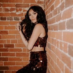Kylie Morgan Releases 'Scratching the Surface (Mama's Song)'