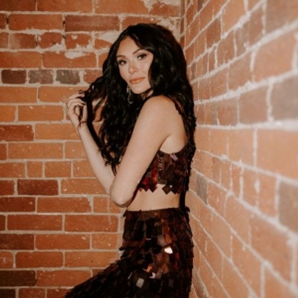 Kylie Morgan Releases 'Scratching the Surface (Mama's Song)' Photo