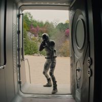 Video: Apple TV+'s MURDERBOT Episode 3 Sneak Peek Clip Video