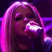 VIDEO: Avril Lavigne Performs 'Tell Me It's Over' on LATE NIGHT WITH SETH MEYERS