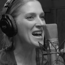 WATCH: Mela Lenoir interpreta 'El Cielo y yo'