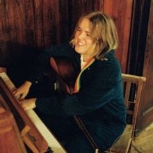 Oscar Lang Releases New Single and Video for 'Write Me a Letter'